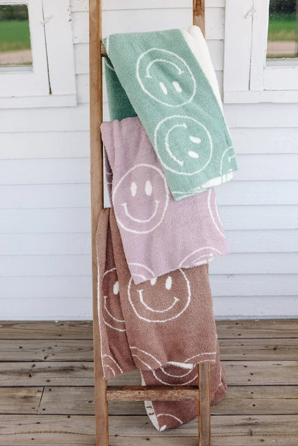 PINK DEALS* Happy Smiley Face Luxe Blanket