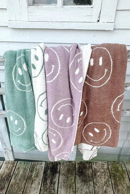 PINK DEALS* Happy Smiley Face Luxe Blanket