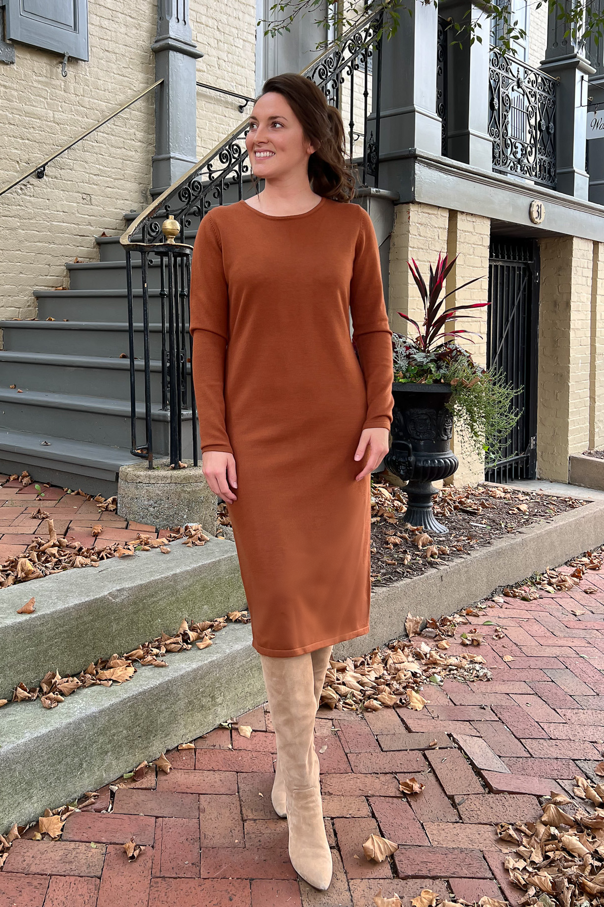 THE QUINN EVERYDAY SCOOP NECK SWEATER DRESS IN TERRACOTTA (Final Sale)